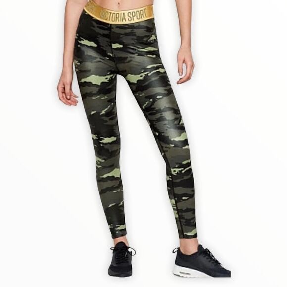 Victoria's Secret Pants - Victoria’s Secret Women’s Camo Leggings in the Size Large